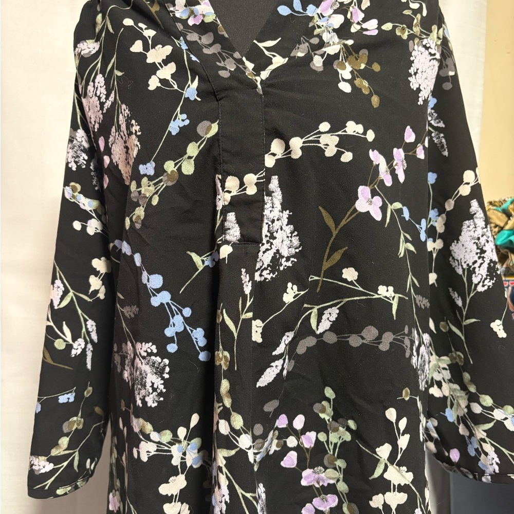 Floral V-Neck Blouse - Black - Picture 2 of 12